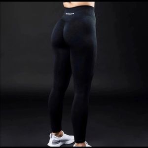 IDSO Alphalete Amplify workout leggings in xsmall